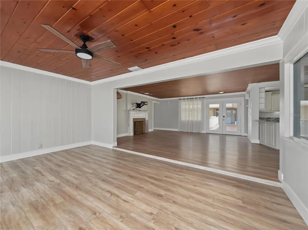 125 LAKE ROY DRIVE Winter Haven, FL 33884