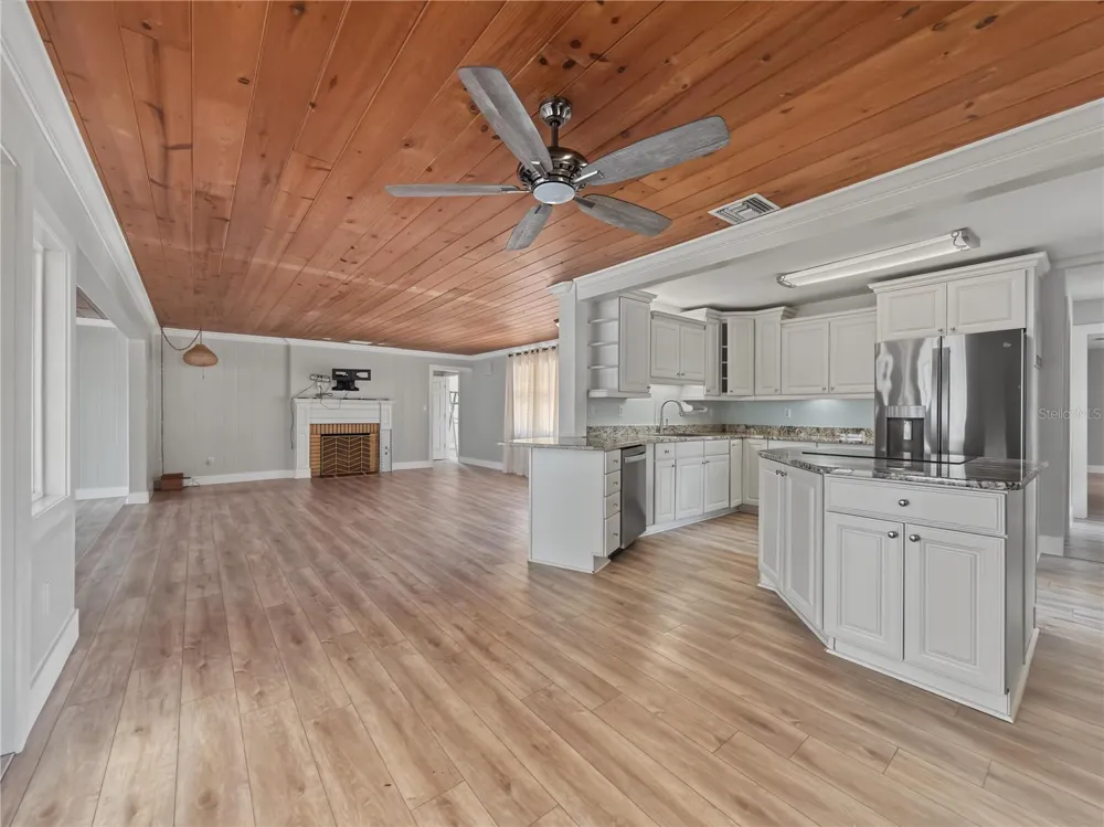 125 LAKE ROY DRIVE Winter Haven, FL 33884