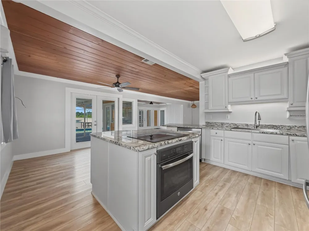 125 LAKE ROY DRIVE Winter Haven, FL 33884