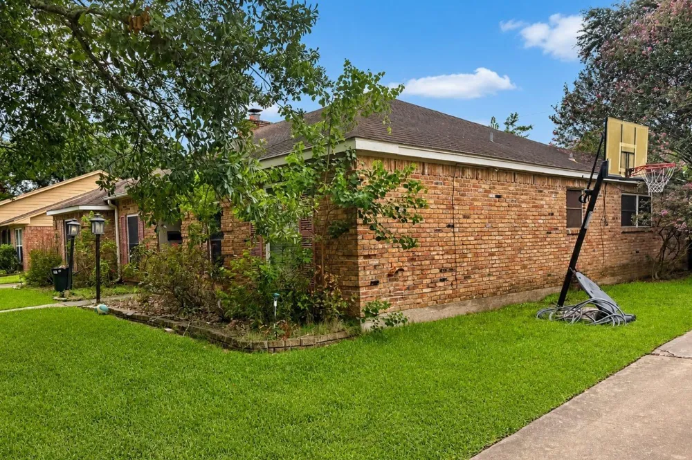 423 Woodvine Drive El Lago, TX 77586