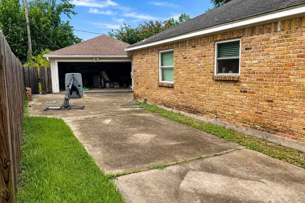 423 Woodvine Drive El Lago, TX 77586