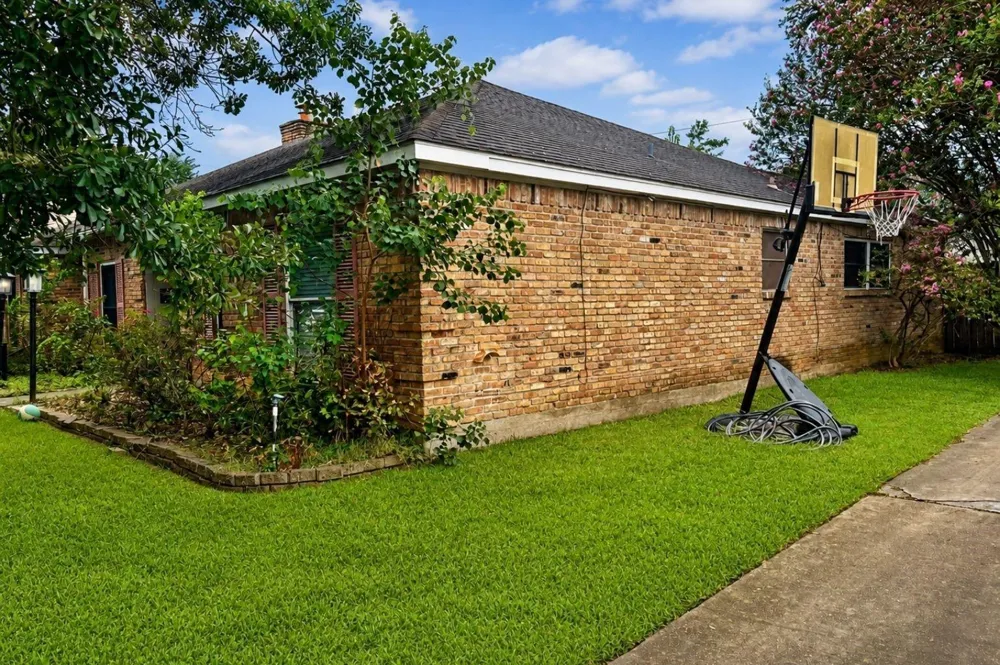 423 Woodvine Drive El Lago, TX 77586