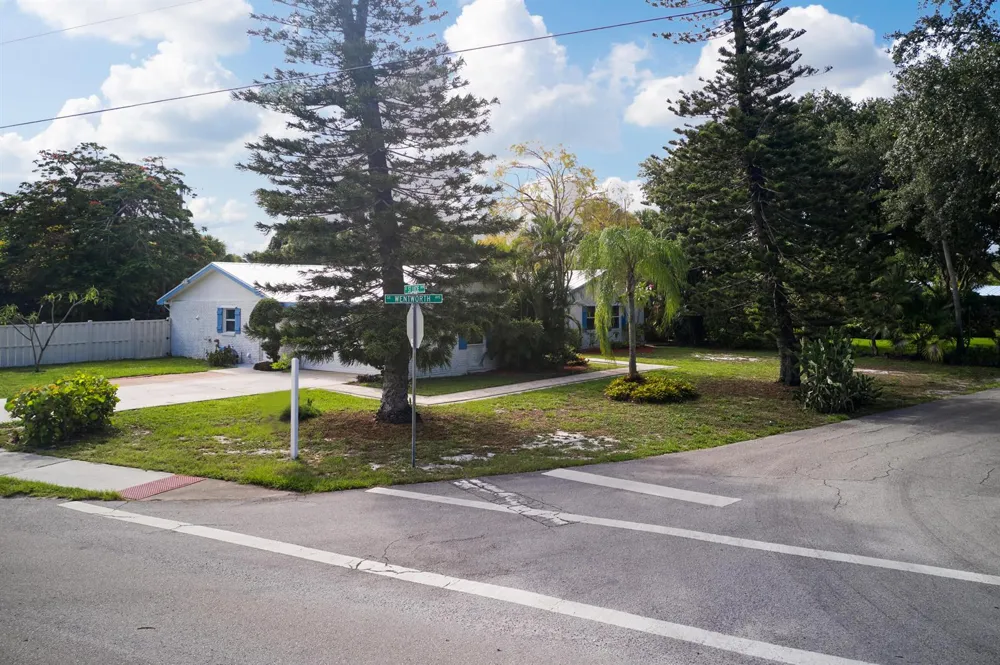 296 SE Wentworth Drive Stuart, FL 34996