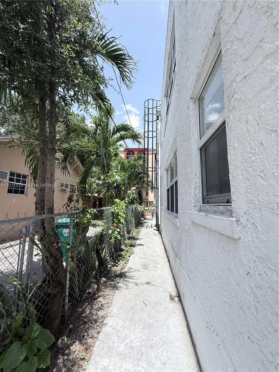 402 NW 12th Ave #213 Miami, FL 33128