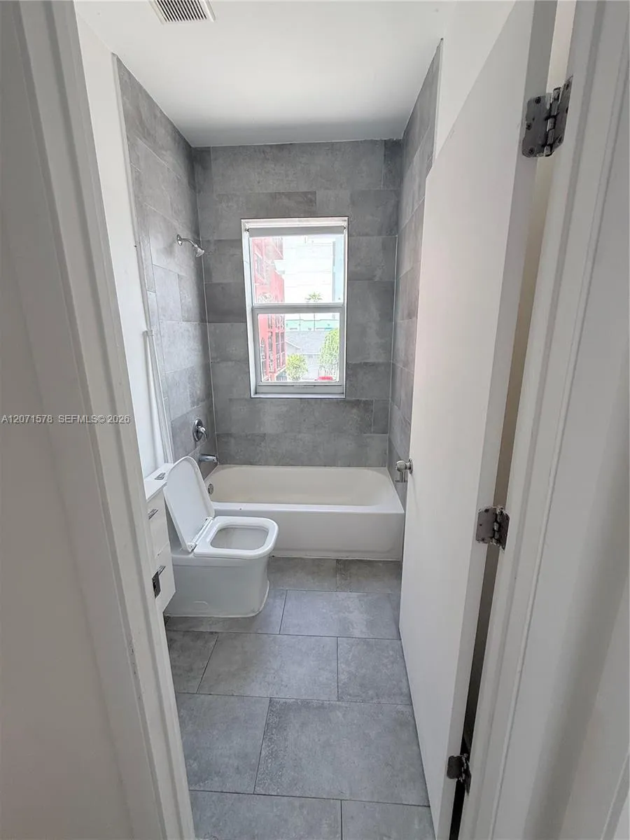 402 NW 12th Ave #213 Miami, FL 33128