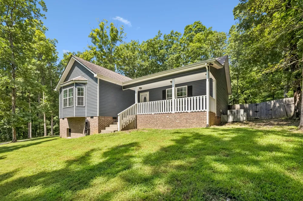 1004 Johnston Dr White Bluff, TN 37187