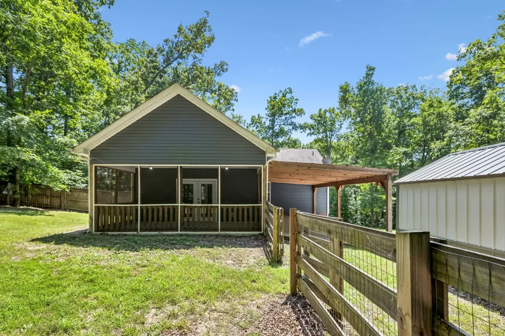 1004 Johnston Dr White Bluff, TN 37187