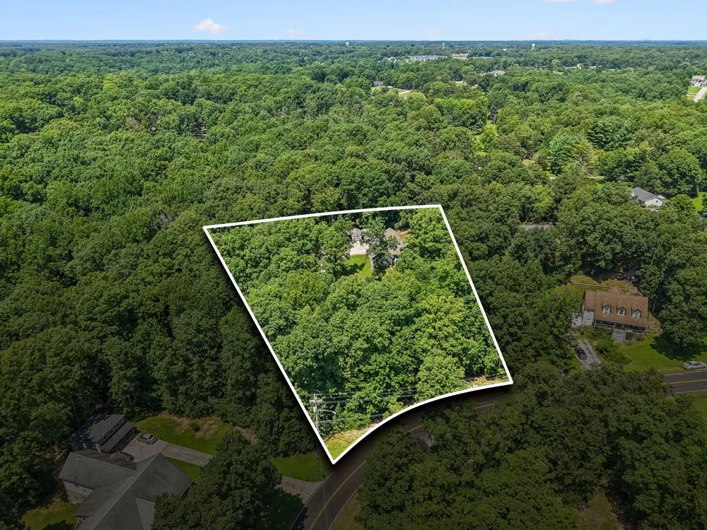 1004 Johnston Dr White Bluff, TN 37187