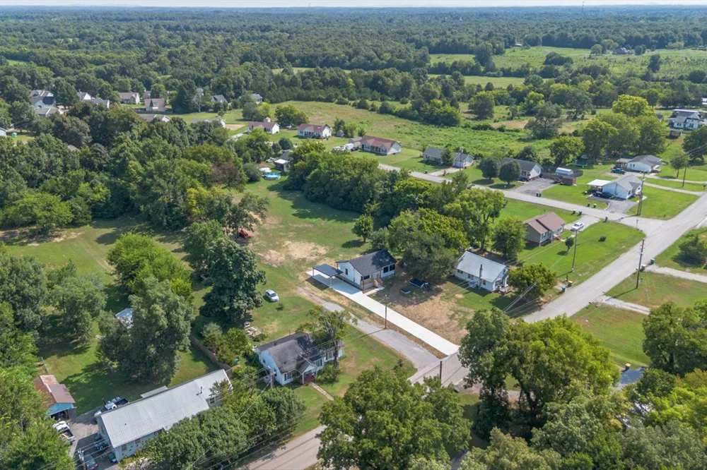 400 Holly Grove Rd Lewisburg, TN 37091