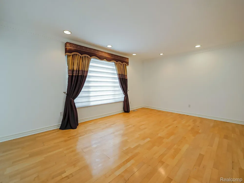 6240 Wynford Drive West Bloomfield Charter Township, MI 48322