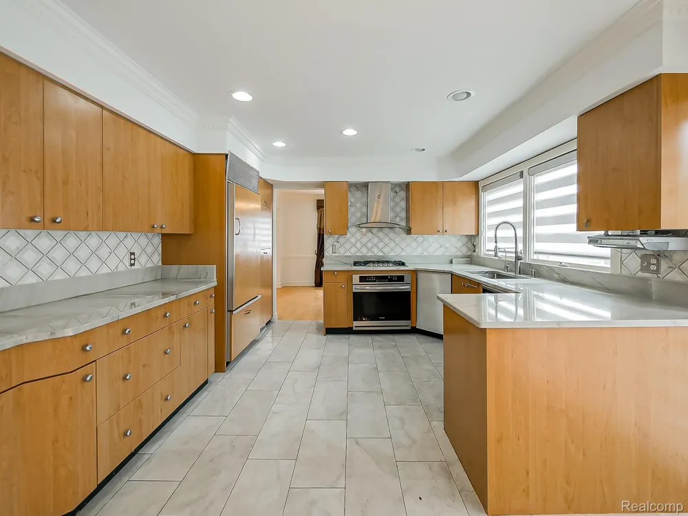 6240 Wynford Drive West Bloomfield Charter Township, MI 48322