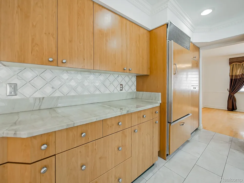6240 Wynford Drive West Bloomfield Charter Township, MI 48322