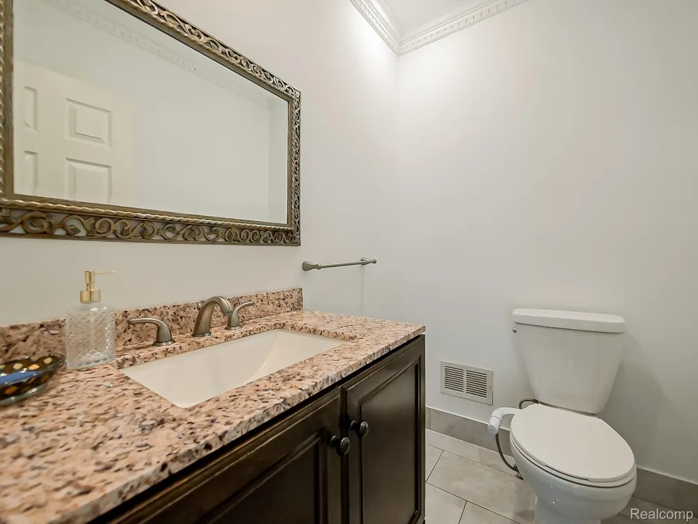 6240 Wynford Drive West Bloomfield Charter Township, MI 48322