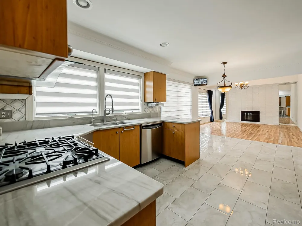 6240 Wynford Drive West Bloomfield Charter Township, MI 48322
