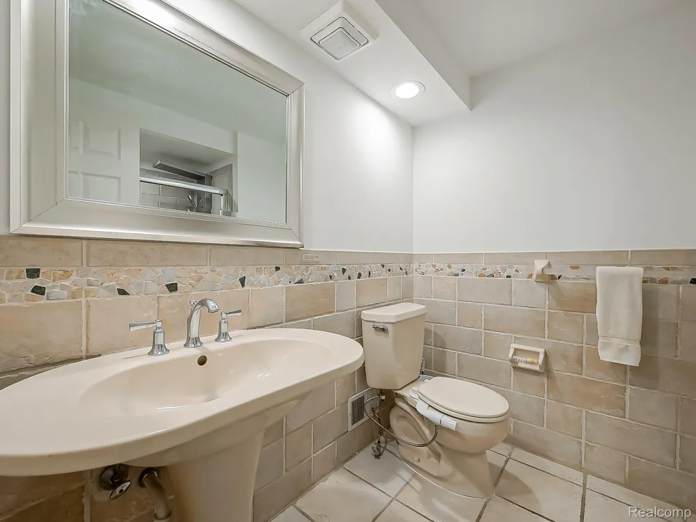 6240 Wynford Drive West Bloomfield Charter Township, MI 48322