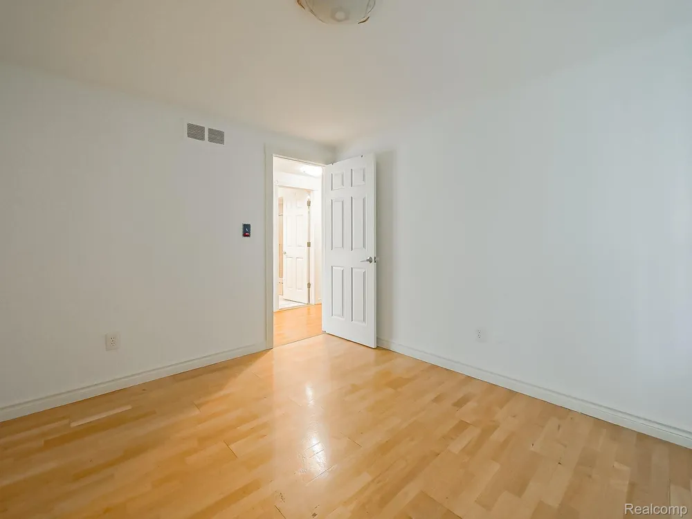 6240 Wynford Drive West Bloomfield Charter Township, MI 48322