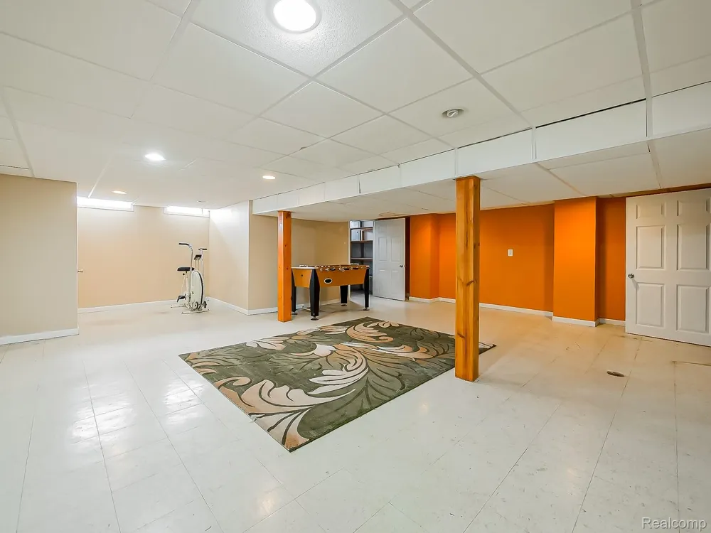 6240 Wynford Drive West Bloomfield Charter Township, MI 48322