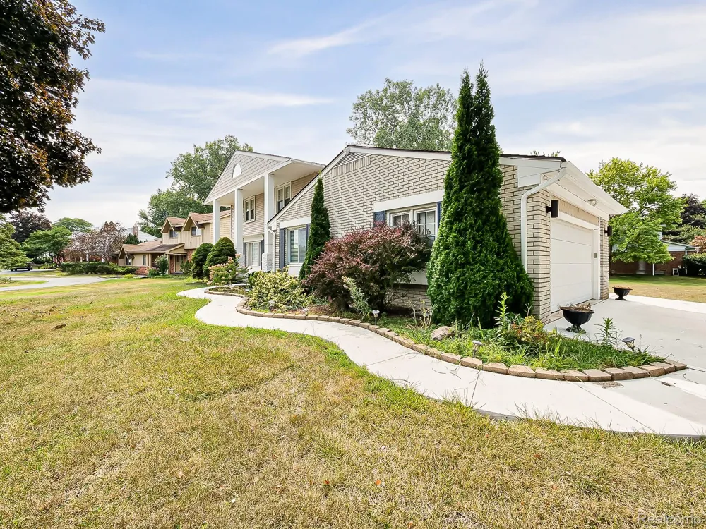 6240 Wynford Drive West Bloomfield Charter Township, MI 48322