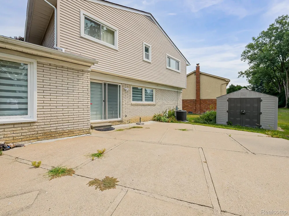 6240 Wynford Drive West Bloomfield Charter Township, MI 48322
