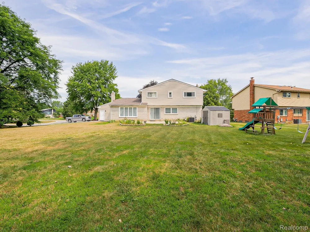 6240 Wynford Drive West Bloomfield Charter Township, MI 48322