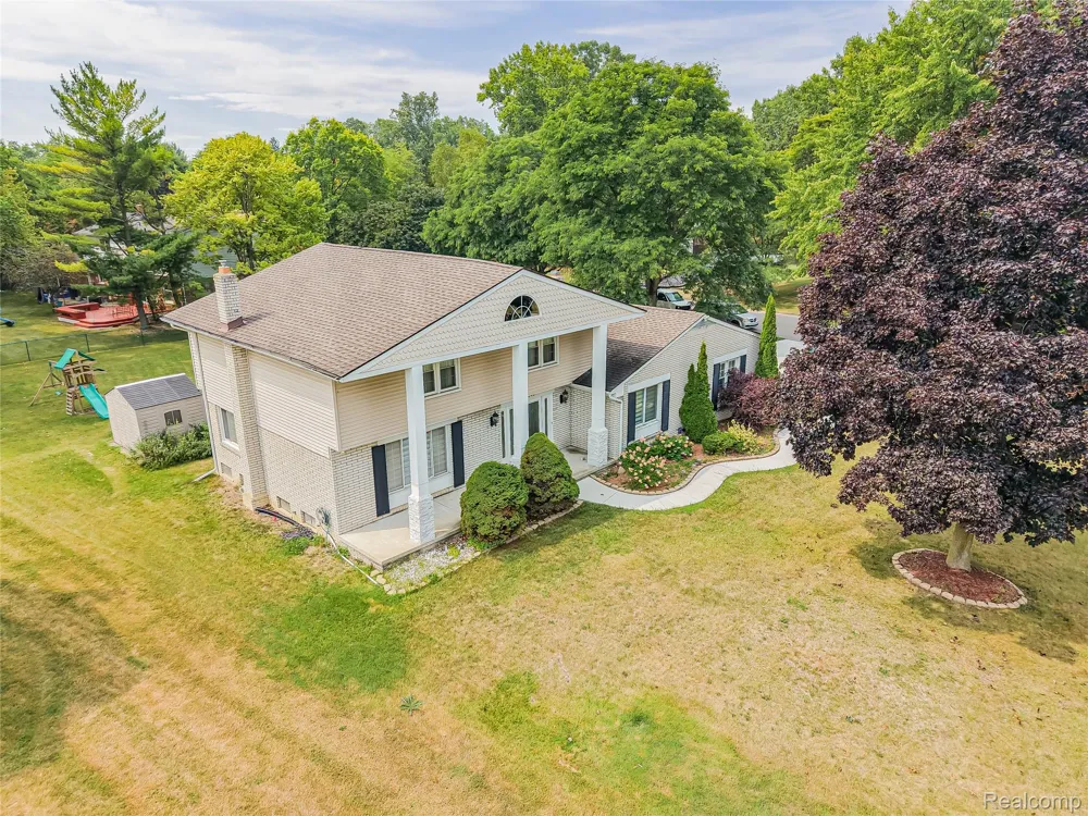6240 Wynford Drive West Bloomfield Charter Township, MI 48322
