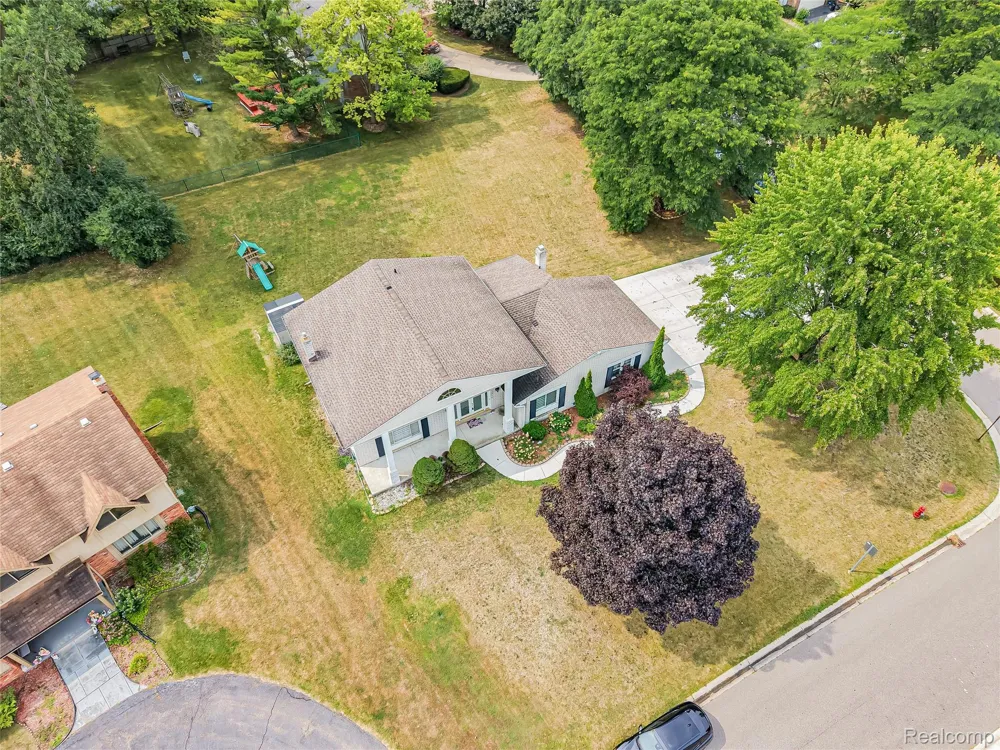 6240 Wynford Drive West Bloomfield Charter Township, MI 48322