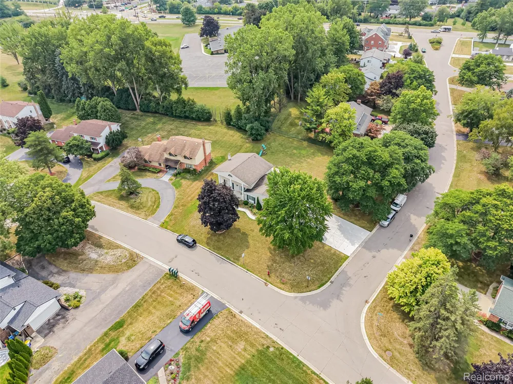 6240 Wynford Drive West Bloomfield Charter Township, MI 48322