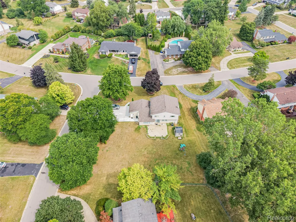 6240 Wynford Drive West Bloomfield Charter Township, MI 48322