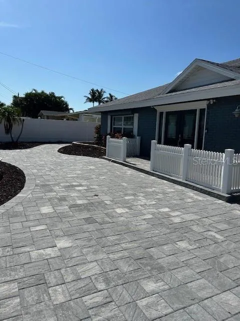 9312 KINGSTON ROAD Bradenton, FL 34210