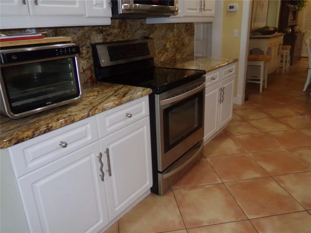 9312 KINGSTON ROAD Bradenton, FL 34210