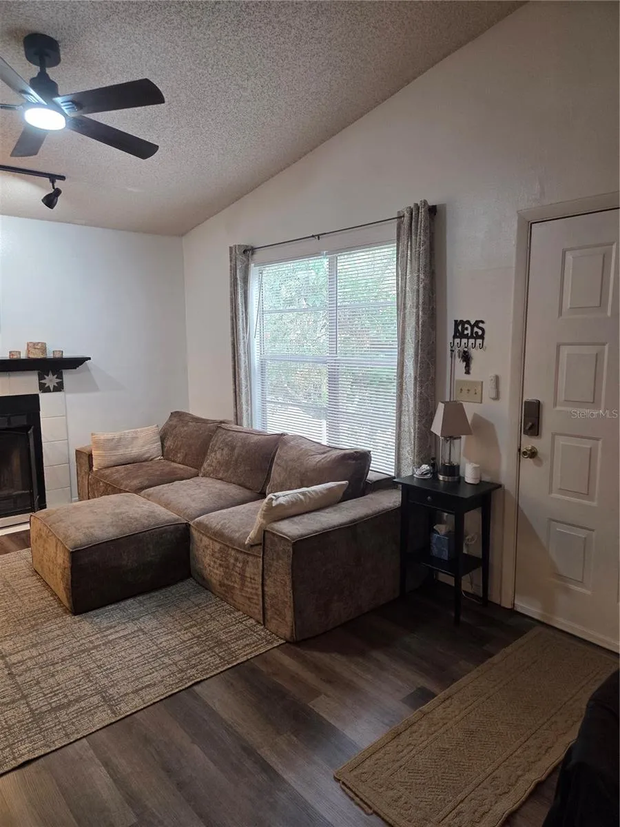 4033 DREAM OAK PLACE #203 Tampa, FL 33613