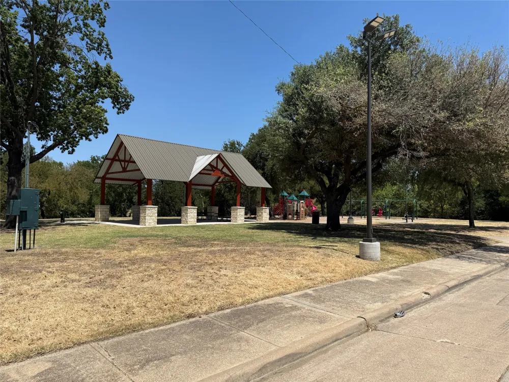 3726 Bayside Street Dallas, TX 75212