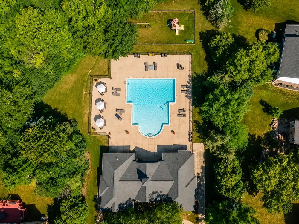 43640 S Timberview Drive Belleville, MI 48111