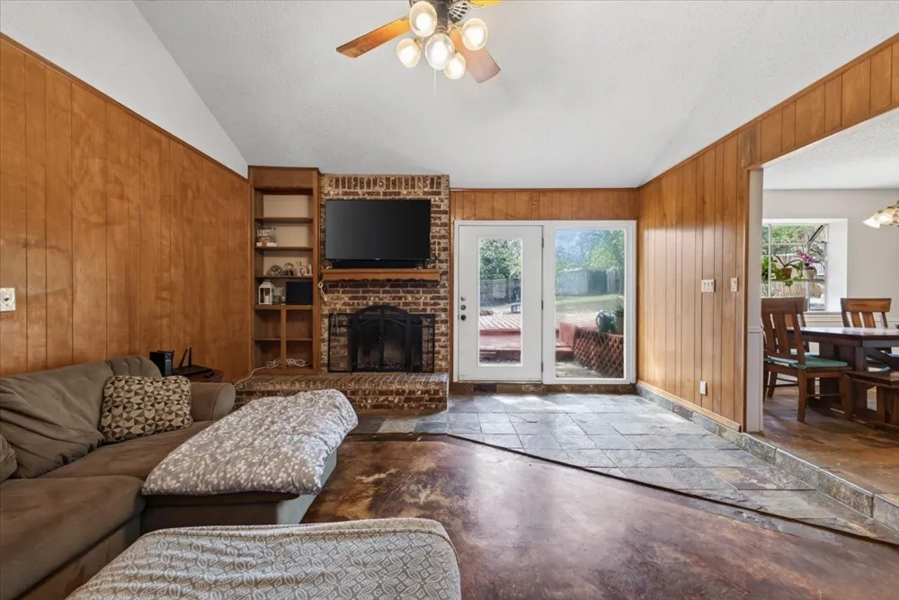 8204 Starnes Road North Richland Hills, TX 76182