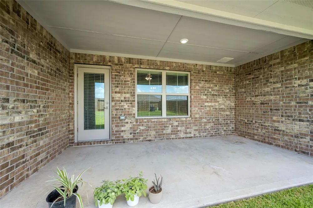 10203 Whitney Reach Drive Rosharon, TX 77583