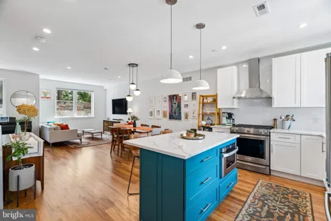 1126 E PALMER STREET #11
