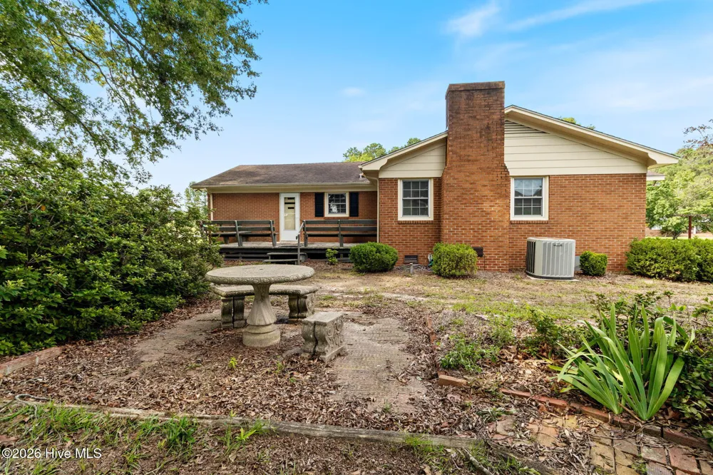 771 Dixie Road Clinton, NC 28328