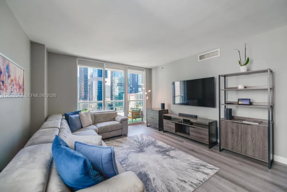 55 SE 6th St #2110 Miami, FL 33131