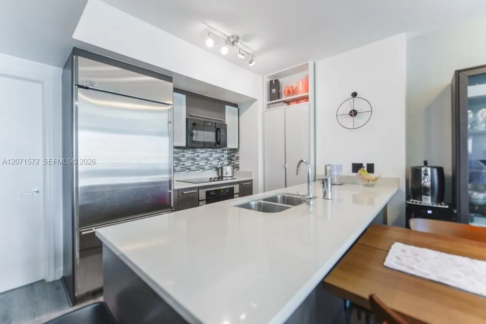 55 SE 6th St #2110 Miami, FL 33131