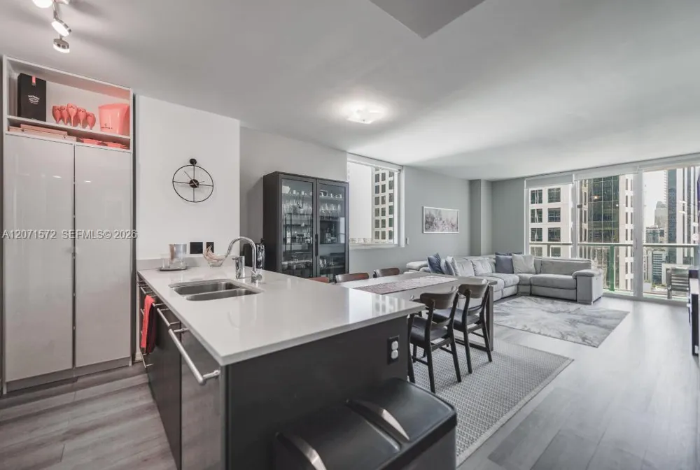 55 SE 6th St #2110 Miami, FL 33131