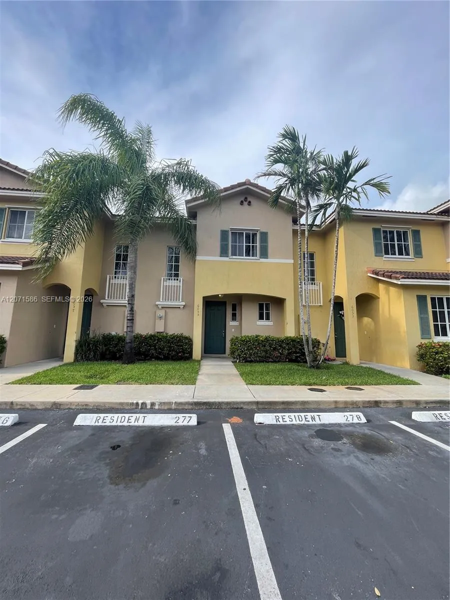 6055 SW 19th Ct #6055 North Lauderdale, FL 33068