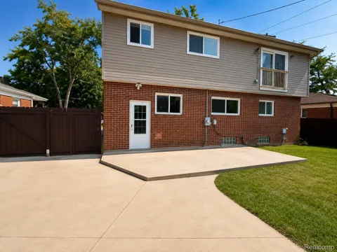 34024 Glenview Drive