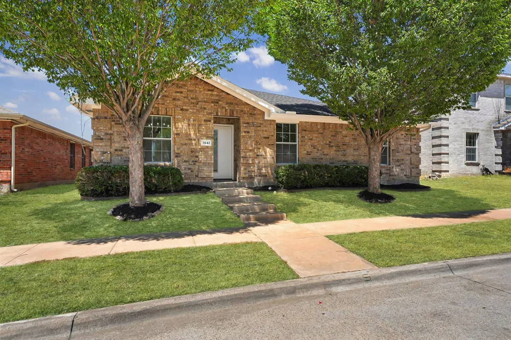 1941 Indian Lilac Drive Lancaster, TX 75146