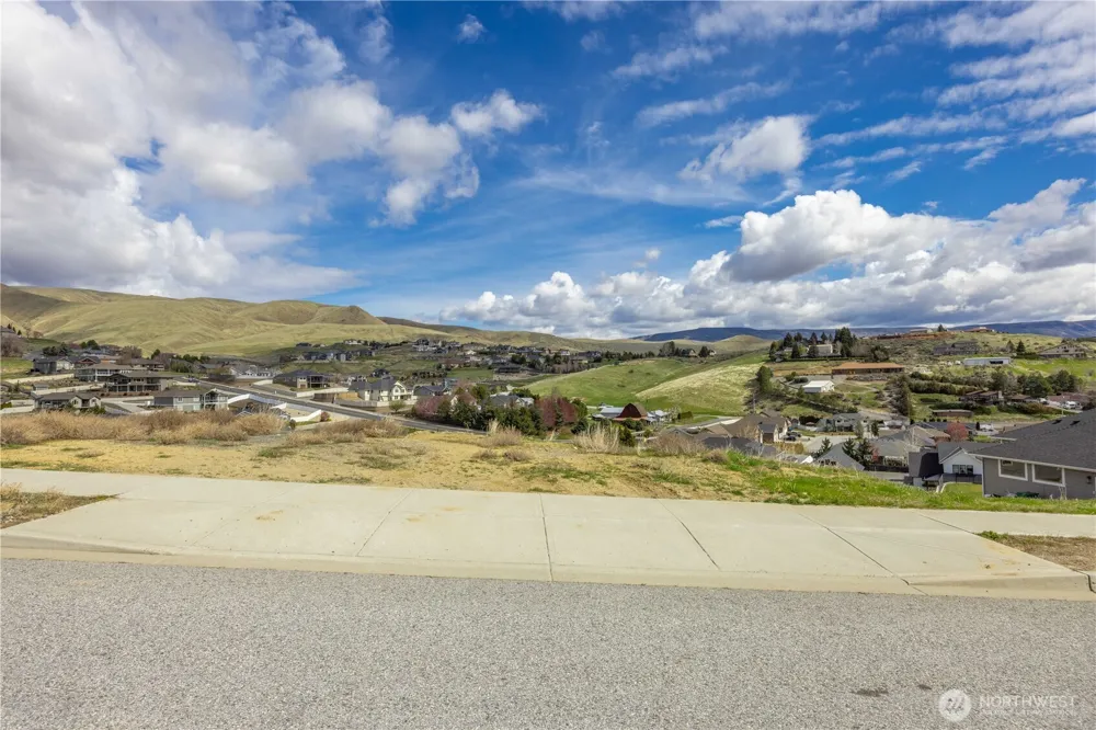 870 Autumn Crest Drive Wenatchee, WA 98801