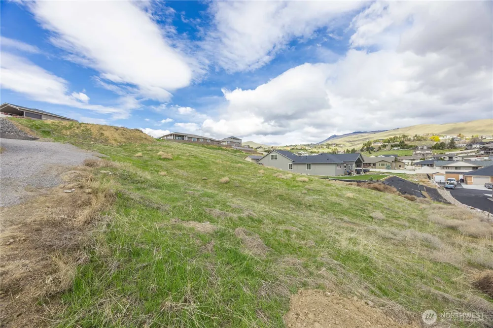 870 Autumn Crest Drive Wenatchee, WA 98801