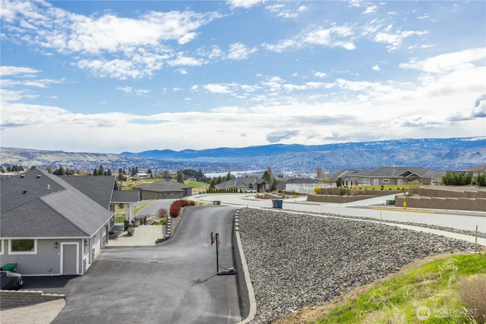 870 Autumn Crest Drive Wenatchee, WA 98801