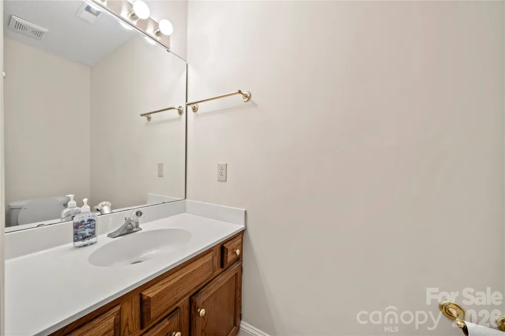 2708 Kirkholm Drive Matthews, NC 28105