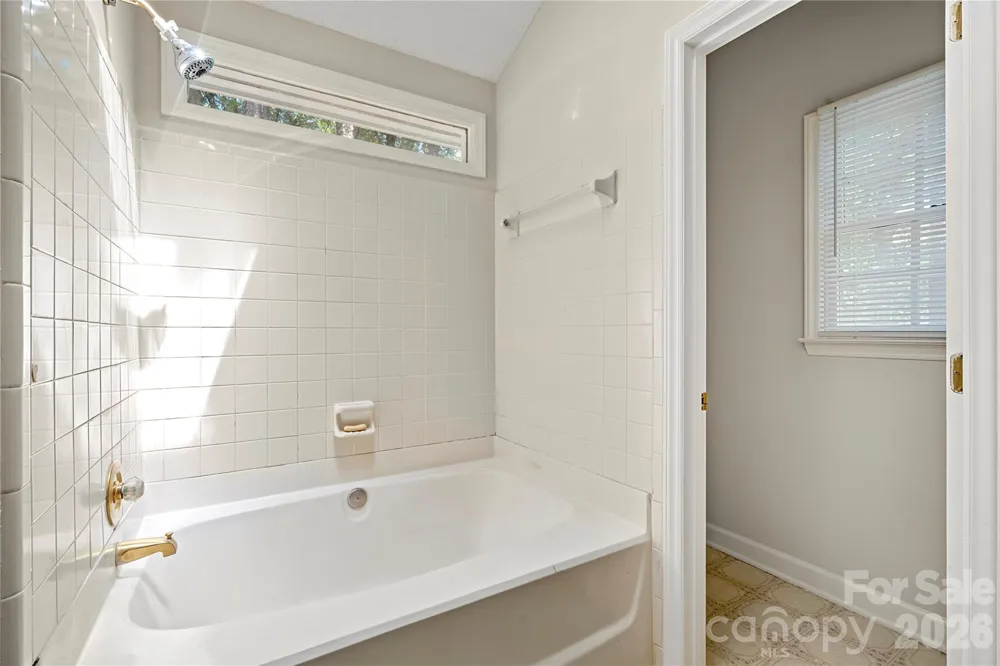 2708 Kirkholm Drive Matthews, NC 28105