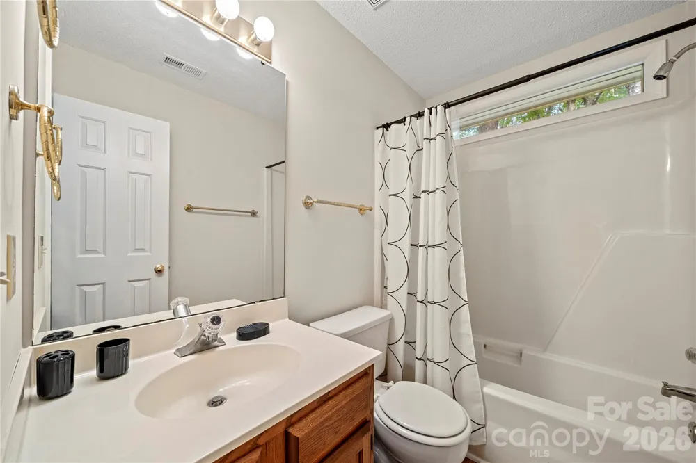 2708 Kirkholm Drive Matthews, NC 28105