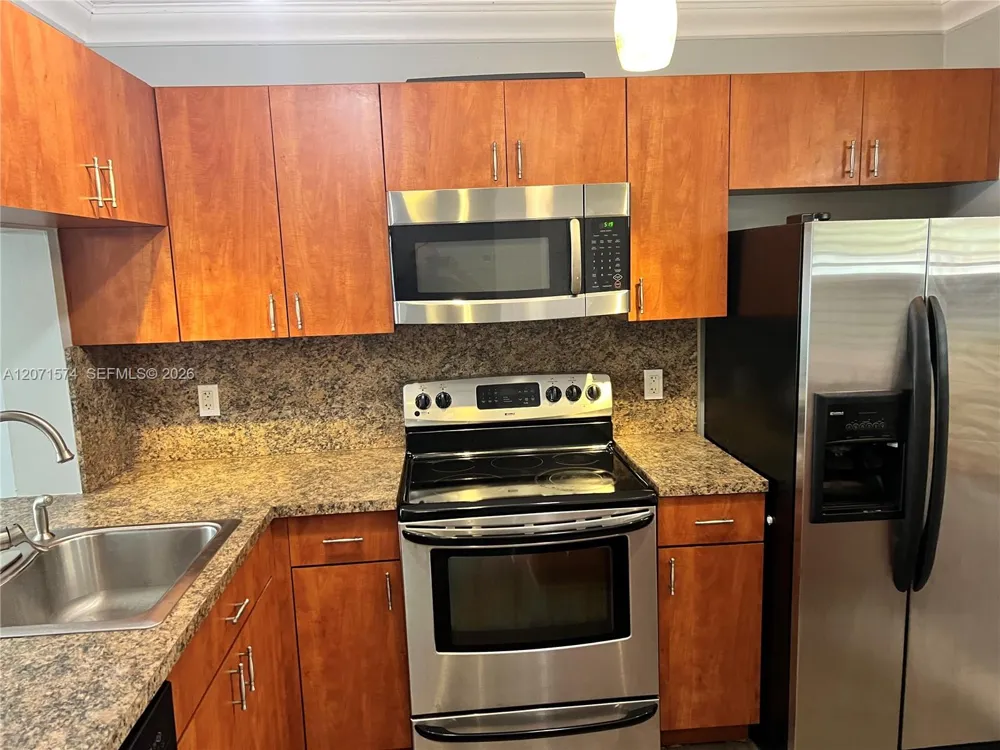 10005 Winding Lake Road #105 Sunrise, FL 33351
